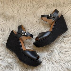 Like new! Comfy Wedges! Clarks Size 7 1/2